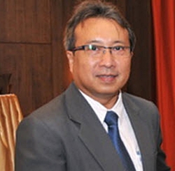 Industry Minister Pongsawat Svasti.